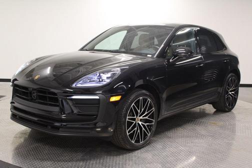 Jet Black Metallic 2025 Porsche Macan