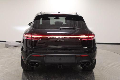 2022 Porsche Macan Base