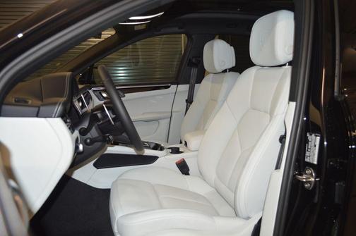 Jet Black 2026 Porsche Macan S
