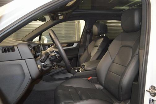 2025 Porsche Cayenne Base