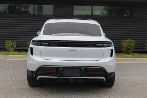 2025 Porsche Macan Turbo