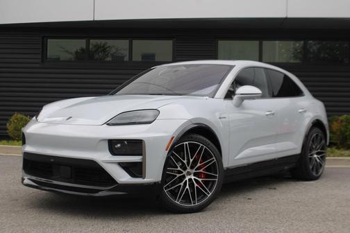 2025 Porsche Macan Turbo