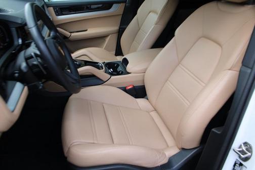 2024 Porsche Cayenne AWD