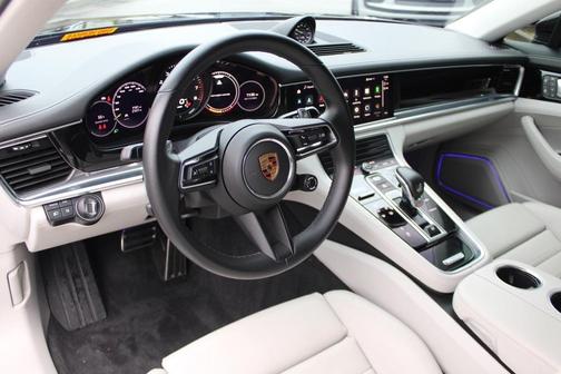 2023 Porsche Panamera 4