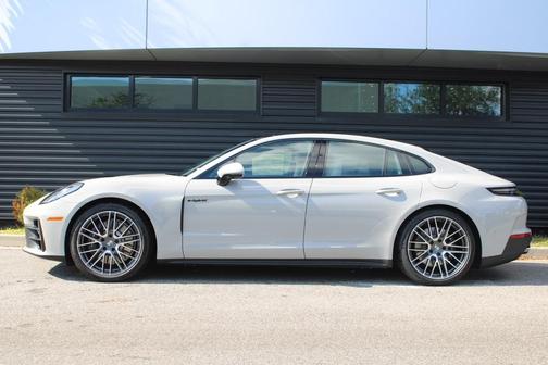 2026 Porsche Panamera 4