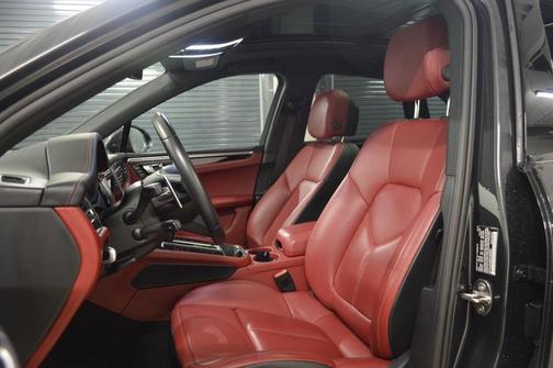 2025 Porsche Macan T