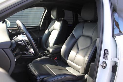 2020 Porsche Macan Base