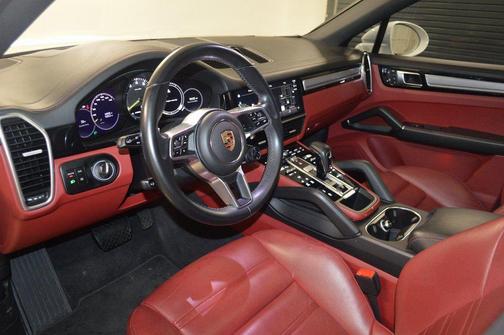 2023 Porsche Cayenne Platinum Edition