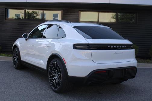 2025 Porsche Macan 4S