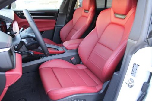 2025 Porsche Macan 4S