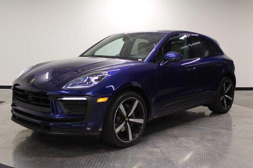 Gentian Blue Metallic 2026 Porsche Macan