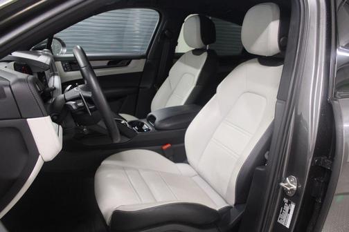 2025 Porsche Cayenne AWD