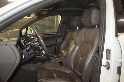 2021 Porsche Macan Base