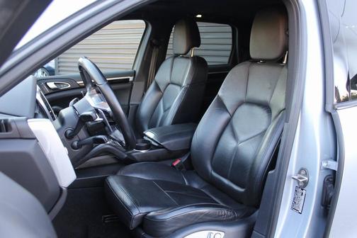 2016 Porsche Cayenne Base