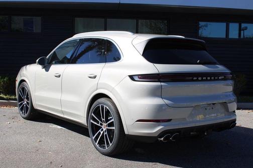 Cashmere Beige Metallic 2026 Porsche Cayenne Base
