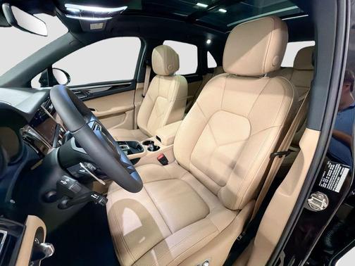 Jet Black Metallic 2026 Porsche Macan
