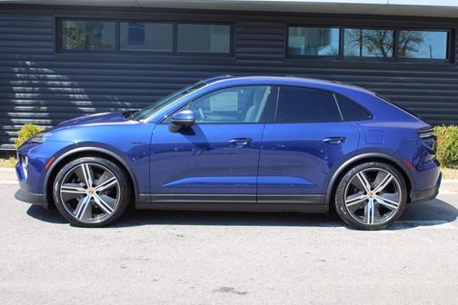 2025 Porsche Macan 4S