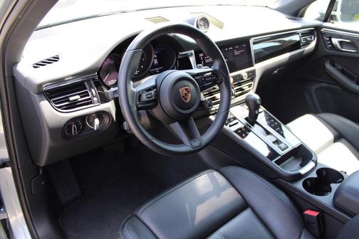 2024 Porsche Macan 