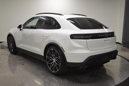 2025 Porsche Macan 4S