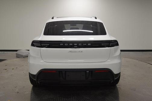 2025 Porsche Macan 4S