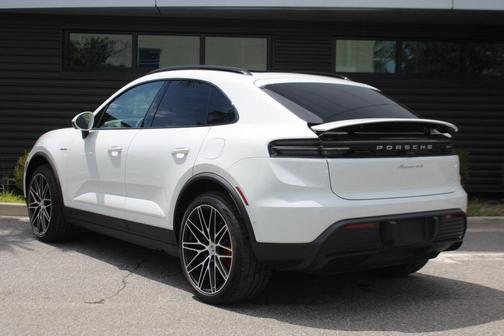 2025 Porsche Macan 4S