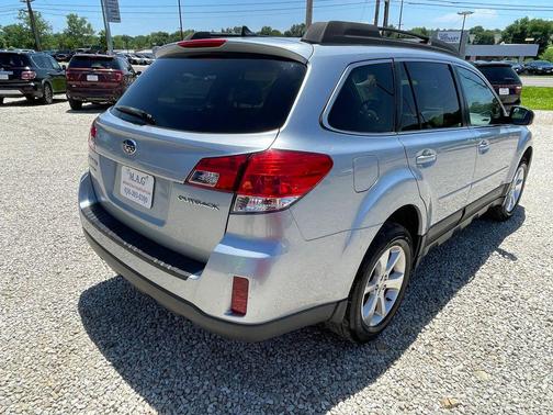 Ice Silver Metallic 2013 Subaru Outback 2.5i Limited