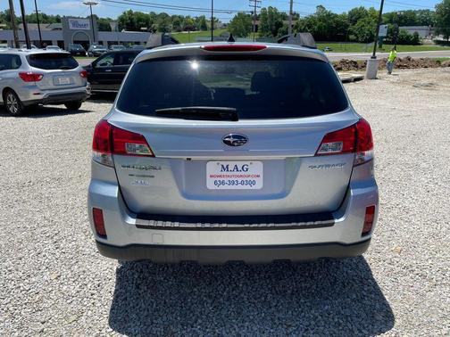 Ice Silver Metallic 2013 Subaru Outback 2.5i Limited