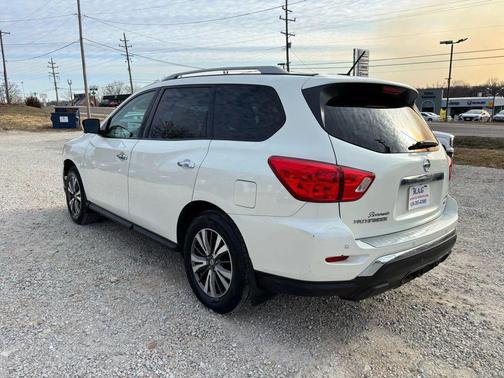 2017 Nissan Pathfinder SL