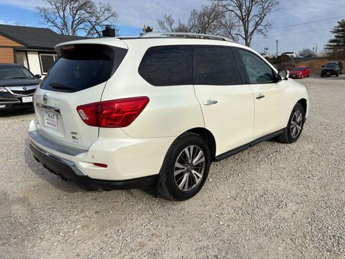 2017 Nissan Pathfinder SL