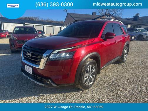 2022 Nissan Pathfinder SL 4WD