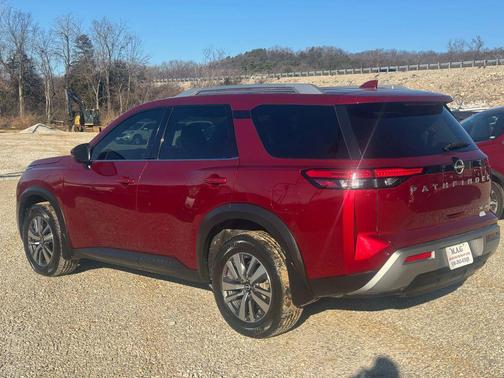 2022 Nissan Pathfinder SL 4WD