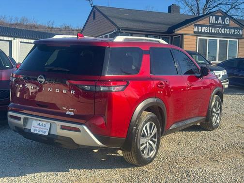 2022 Nissan Pathfinder SL 4WD