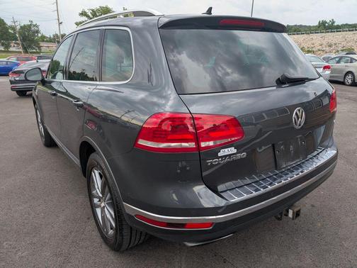 Gray 2016 Volkswagen Touareg VR6 Lux