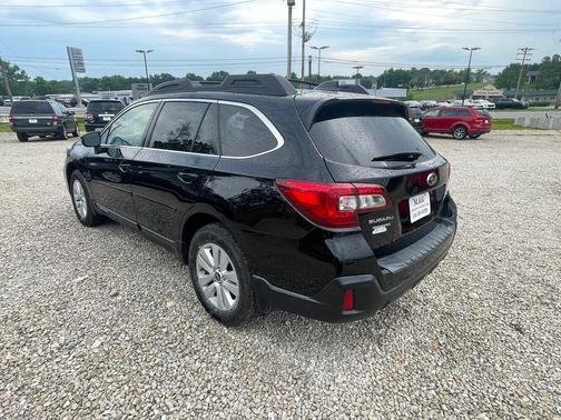Crystal Black Silica 2019 Subaru Outback 2.5i Premium