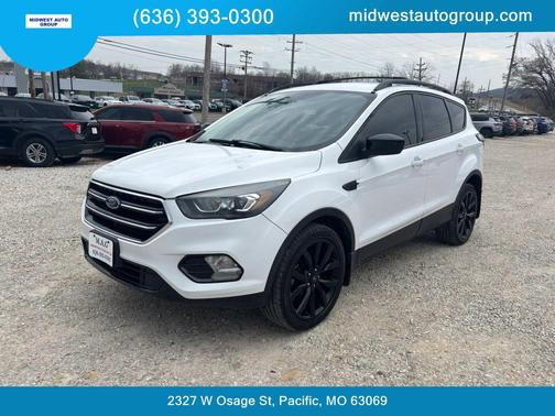 White Platinum Metallic Tri-Coat 2017 Ford Escape SE