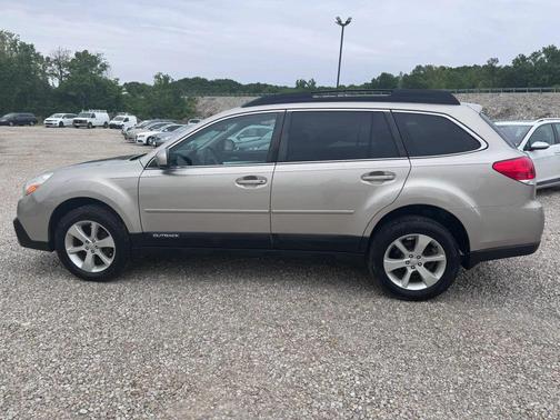 Gold 2014 Subaru Outback 2.5i Premium