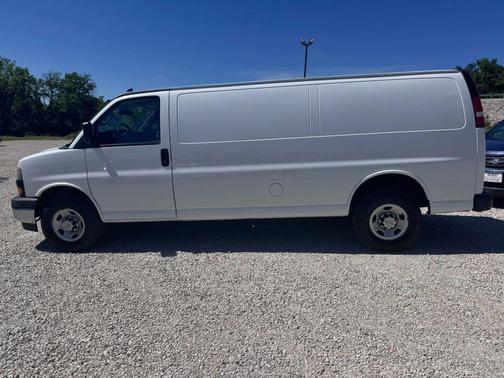 Summit White 2018 Chevrolet Express 2500 Work Van