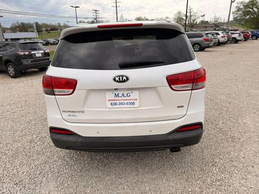 Snow White Pearl 2017 Kia Sorento LX