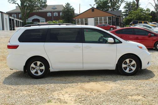 2017 Toyota Sienna LE
