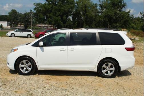 2017 Toyota Sienna LE