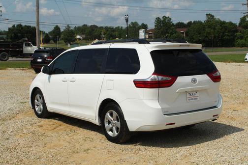 2017 Toyota Sienna LE