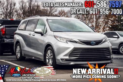 2022 Toyota Sienna LIMITED 7 PASSENGER