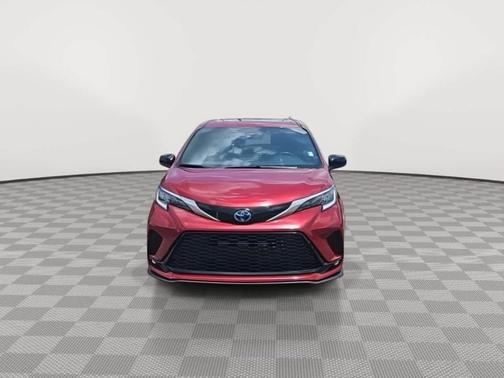 2022 Toyota Sienna XSE 7 Passenger