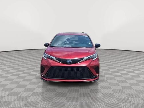 2022 Toyota Sienna XSE 7 Passenger
