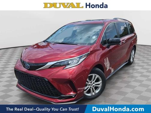 2022 Toyota Sienna XSE 7 Passenger