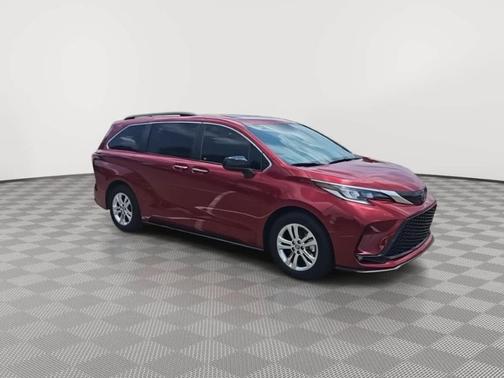 2022 Toyota Sienna XSE 7 Passenger