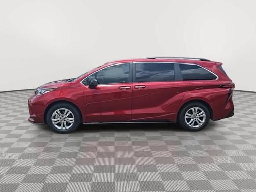2022 Toyota Sienna XSE 7 Passenger