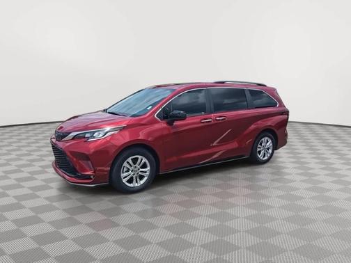 2022 Toyota Sienna XSE 7 Passenger
