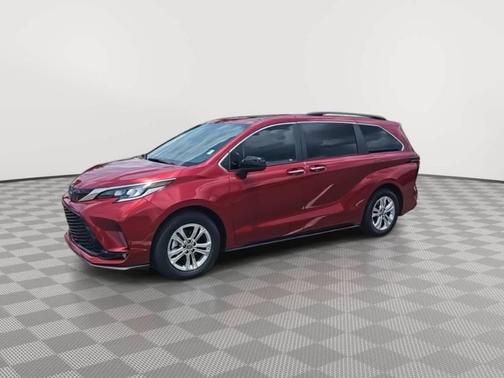 2022 Toyota Sienna XSE 7 Passenger