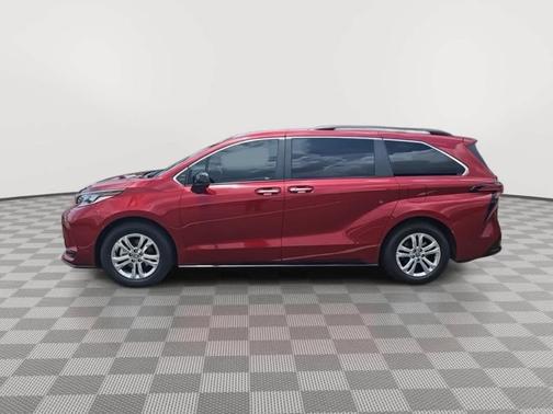 2022 Toyota Sienna XSE 7 Passenger